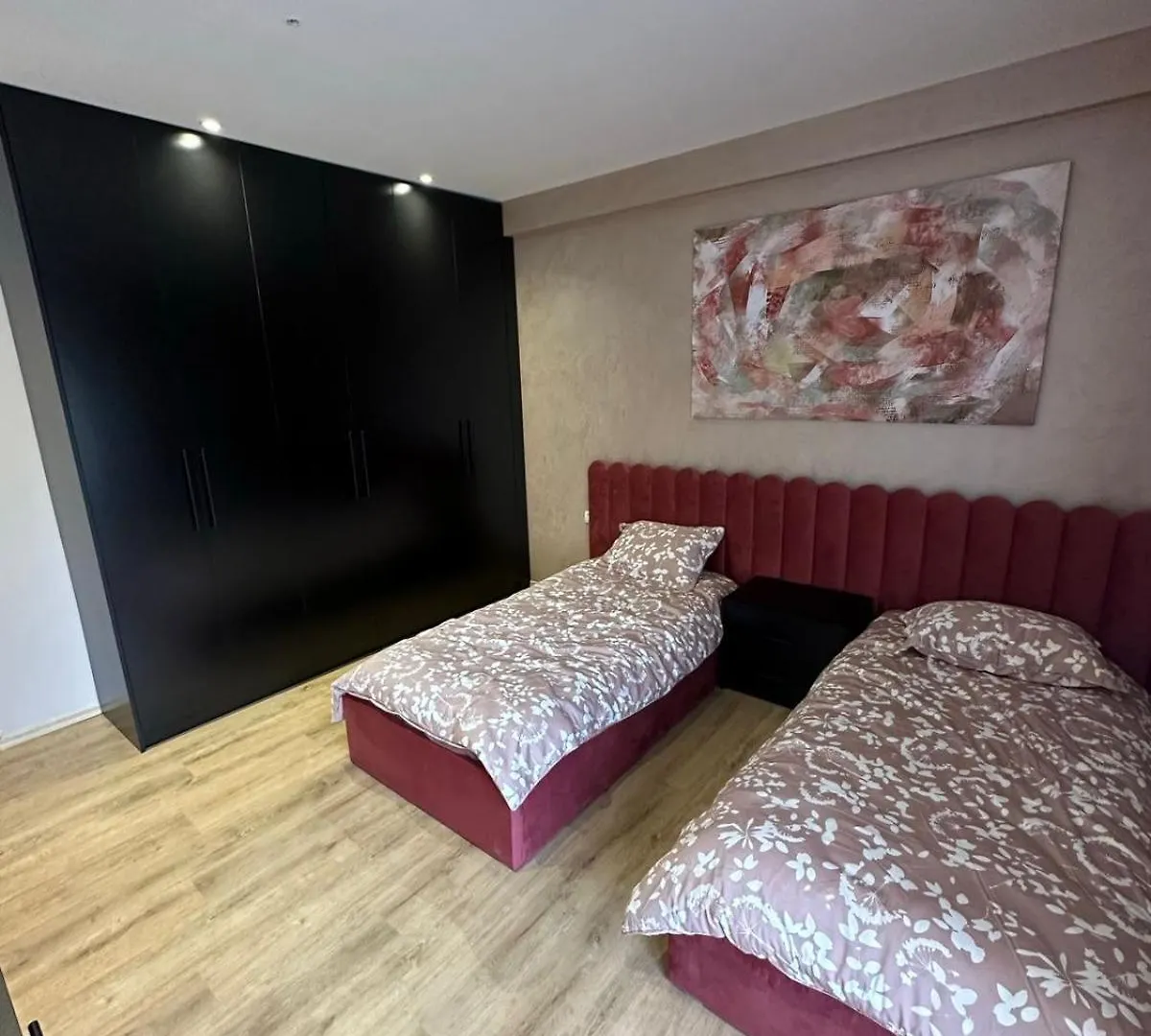 Luxury Land Lake Tirana 0*,