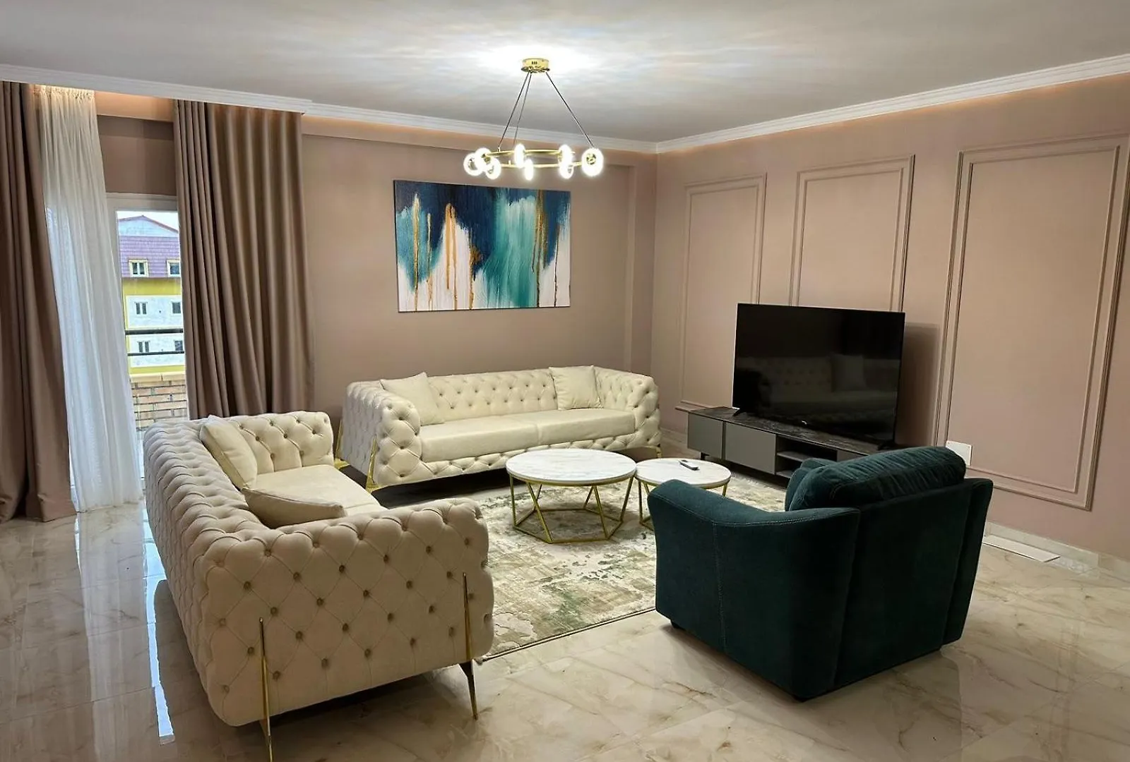 Luxury Land Lake Tirana 0*,