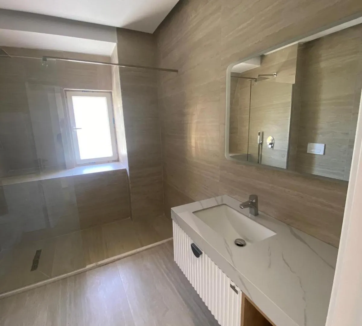 Luxury Land Lake Tirana Albanien