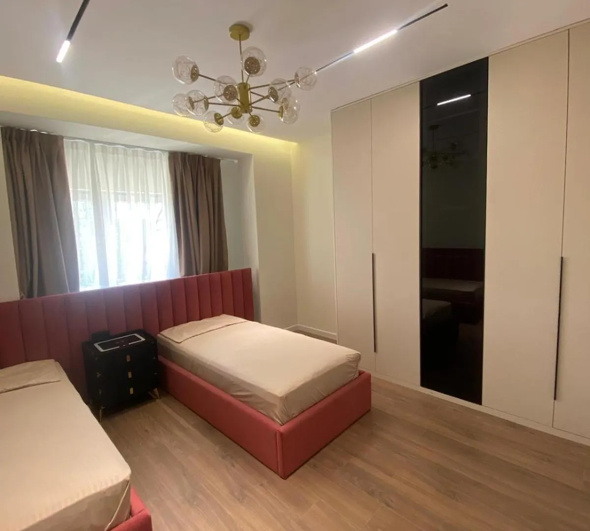 Luxury Land Lake Tirana 0*,