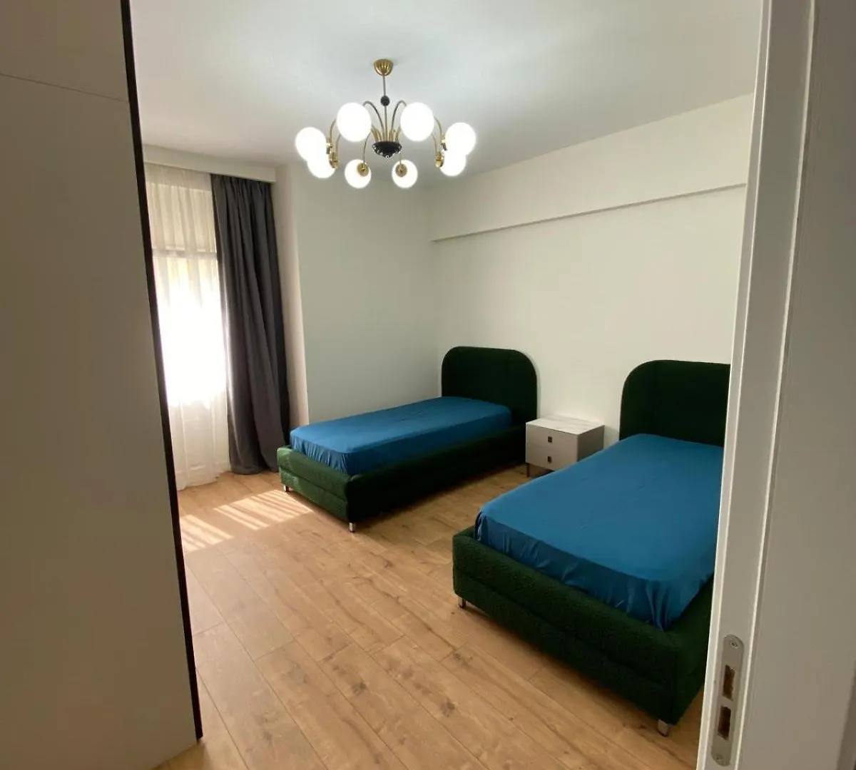 Lägenhet Luxury Land Lake Tirana Albanien